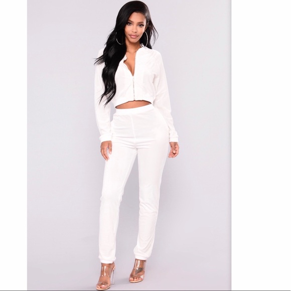 Fashion Nova Pants - NWOT. Velour Jogger Set